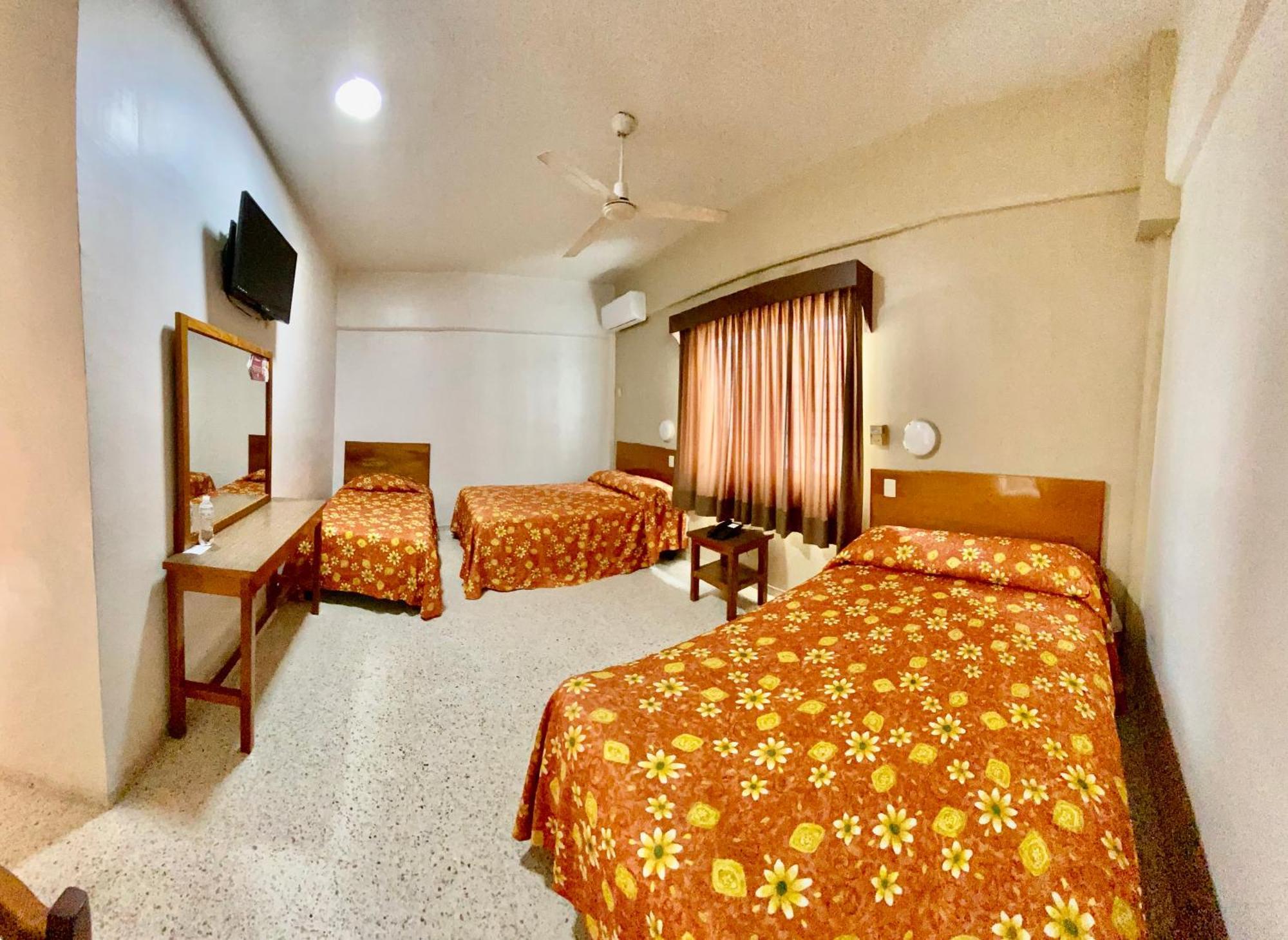 Hotel Delfines - A 2 Calles Del Acuario Veracruz Zewnętrze zdjęcie