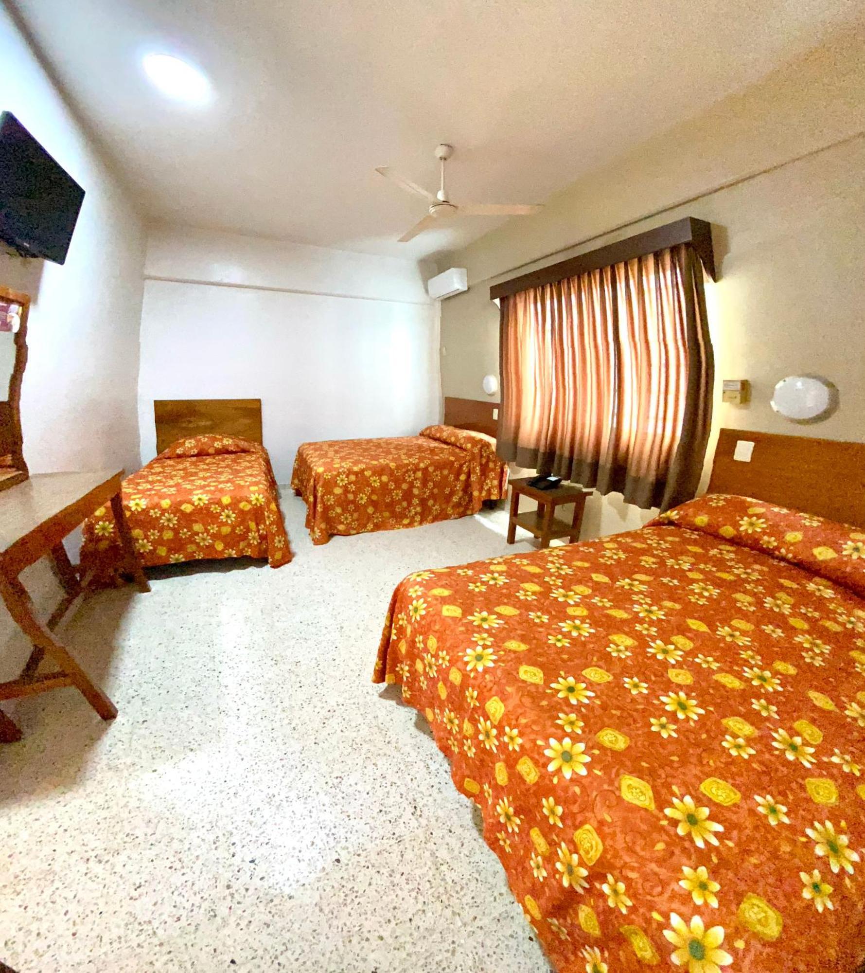 Hotel Delfines - A 2 Calles Del Acuario Veracruz Zewnętrze zdjęcie