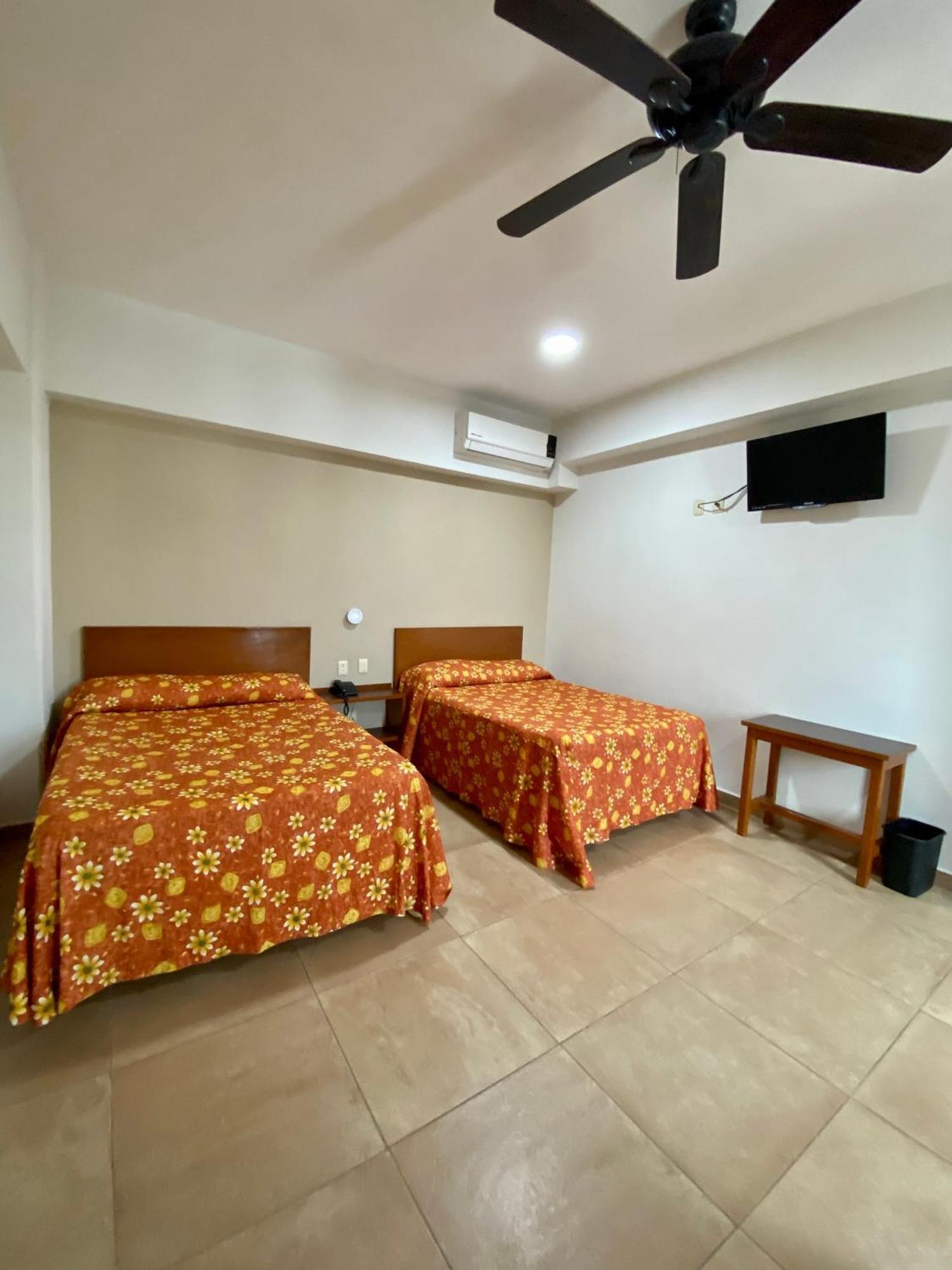 Hotel Delfines - A 2 Calles Del Acuario Veracruz Zewnętrze zdjęcie