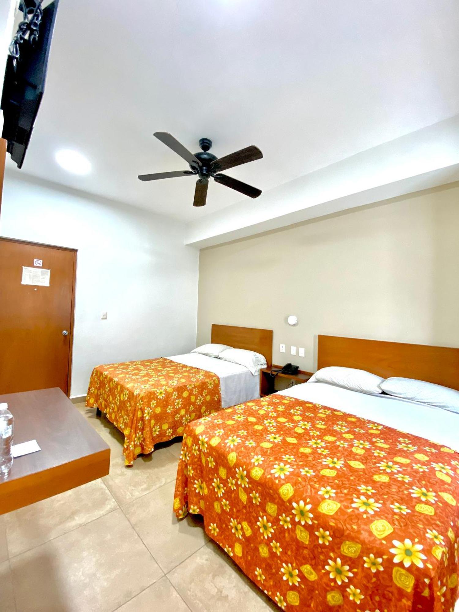 Hotel Delfines - A 2 Calles Del Acuario Veracruz Zewnętrze zdjęcie